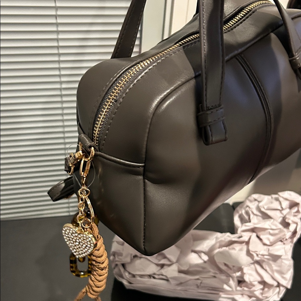 Three beautiful handbags! New you will get all three. - Picture 13 of 13